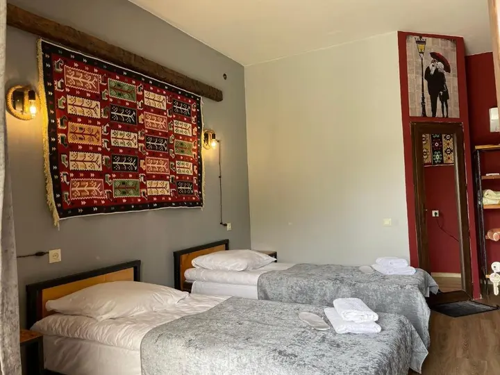 Вардзиа: Hotel Hobbiton
