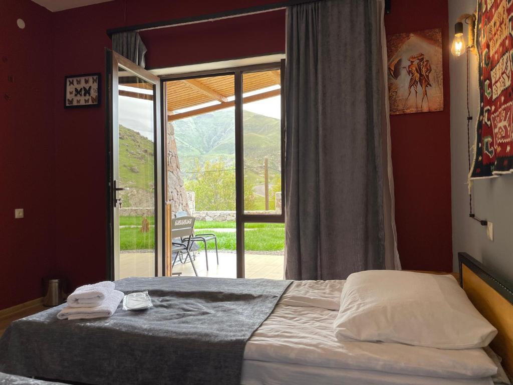 Вардзиа: Hotel Hobbiton