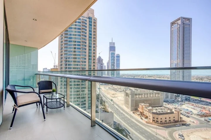Дубай: Lush & Bright, a Stroll Away From Burj Khalifa