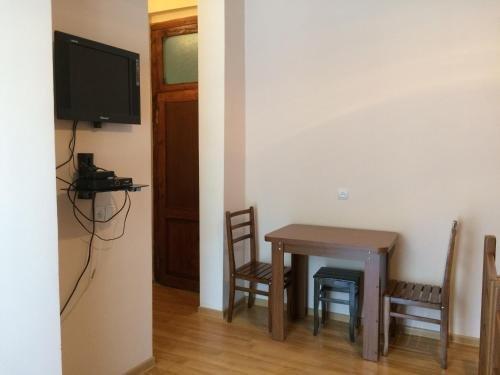 Кварели: Hotel Tedi