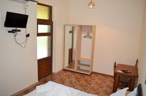 Кварели: Hotel Tedi