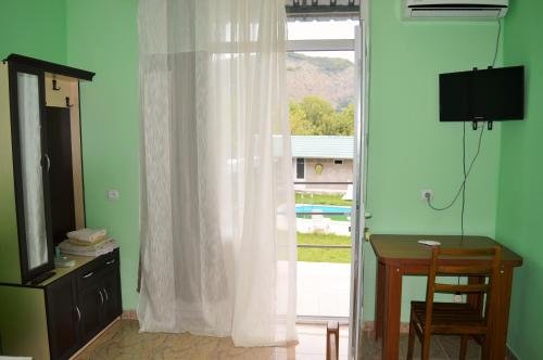 Кварели: Hotel Tedi