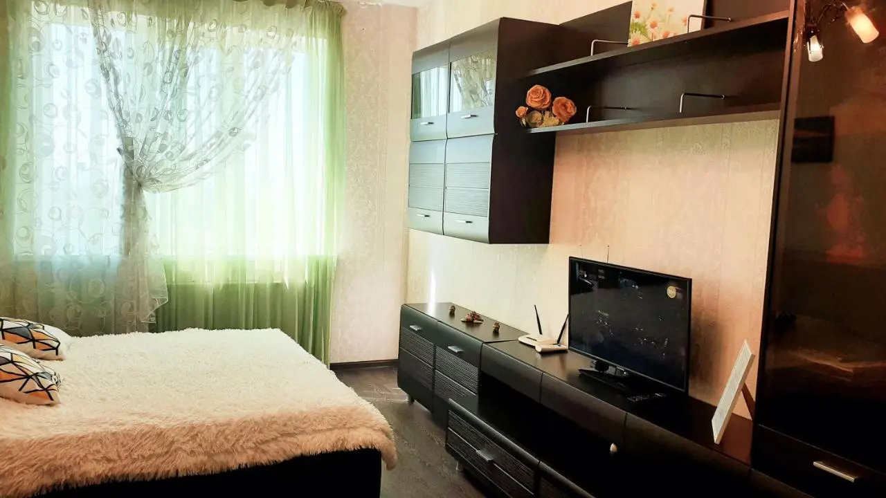 Воронеж: Apartment on Leninskiy 124 b