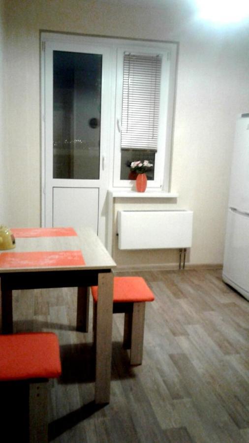 Воронеж: Apartment on Leninskiy 124 b