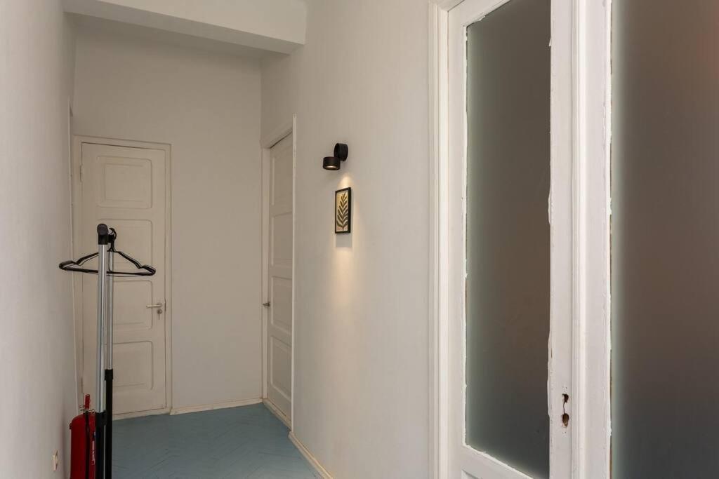 Тбилиси: Lovely 1Br Apt Next To Stamba Rooms