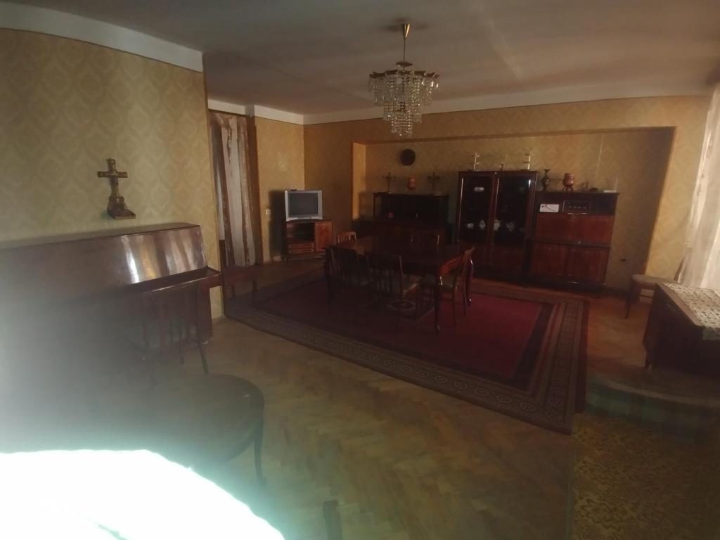 Тбилиси: 37 Platon Ioseliani Street