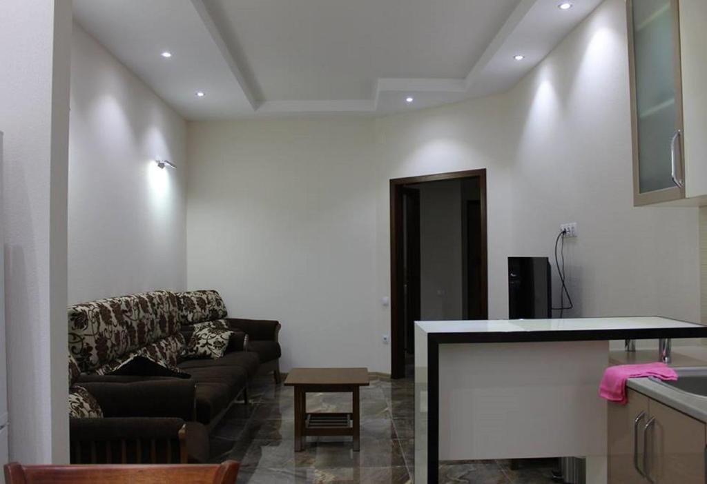 Батуми: Apartment on Rustaveli 17