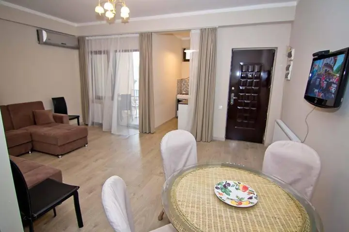 Батуми: Lala's Place1