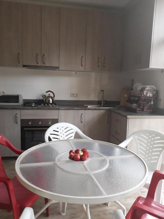 Уреки: Kaprovani Star Apartament