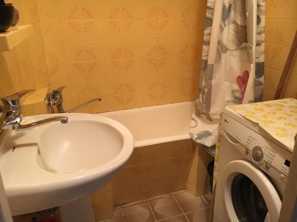 Тбилиси: Apartment Nutsubidze 10