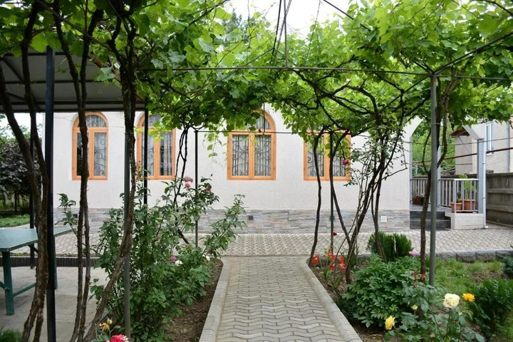 Кутаиси: Asatiani 10
