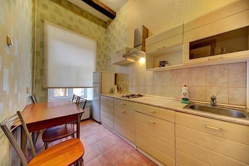 Sukhaparina: Apartments Longo on Galernaya 29