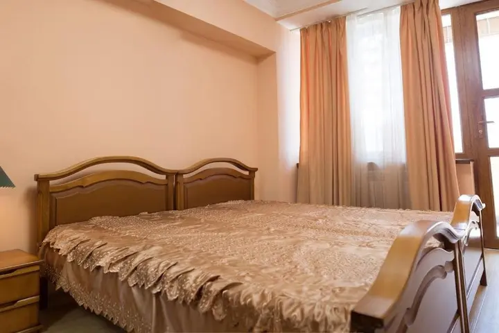 Ереван: Beautiful apartment of the Republic Square