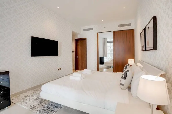 Дубай: Contemporary Apt in Marina Gate Infinity Pool!
