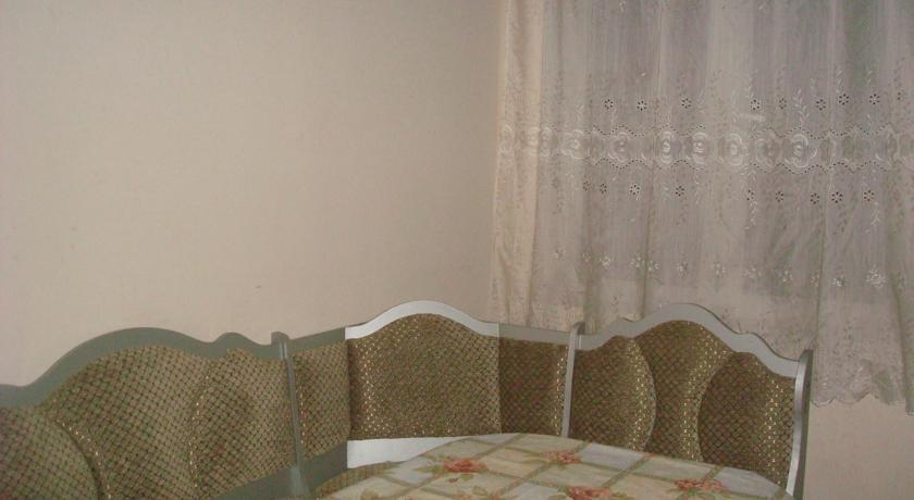Батуми: Lara Batumi