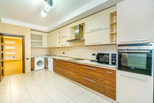 Баку: Baku City Apartment