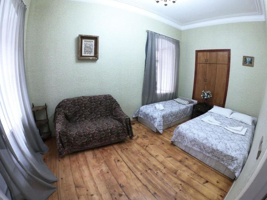 Тбилиси: Zuras Great Studio In Old Tbilisi