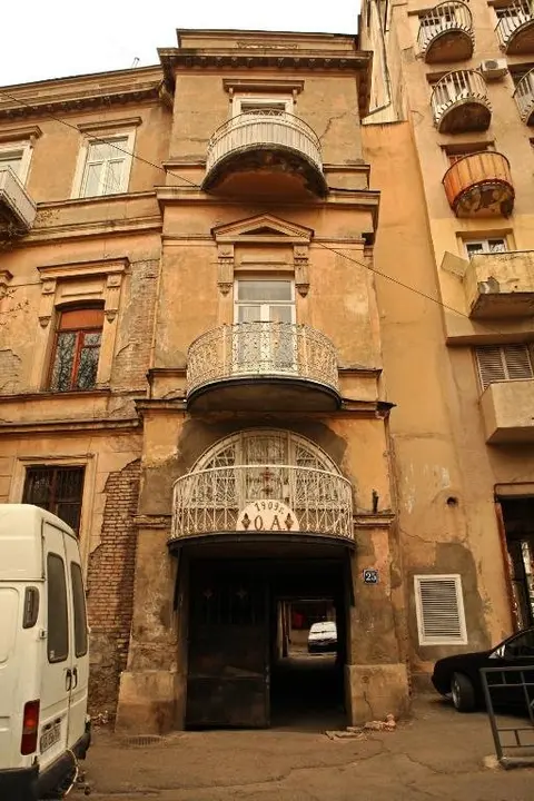 Тбилиси: Ushangi Chkheidze Street 25