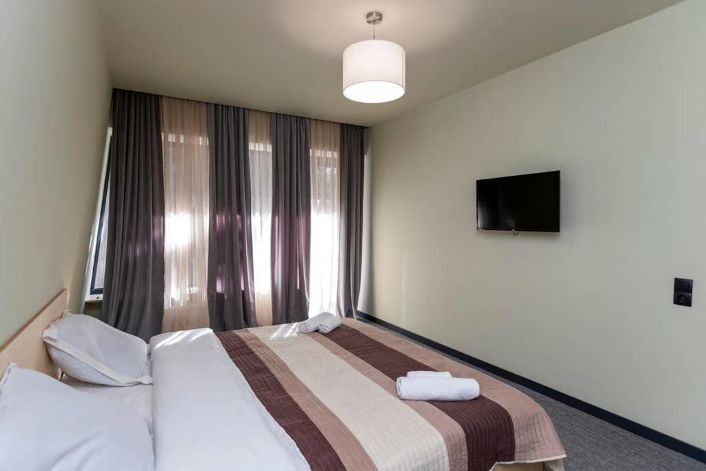 Бакуриани: Stylish Ski In Ski Out 1Br Hotel Apt. Near Rooms Hotel In The Hills Of Bakuriani