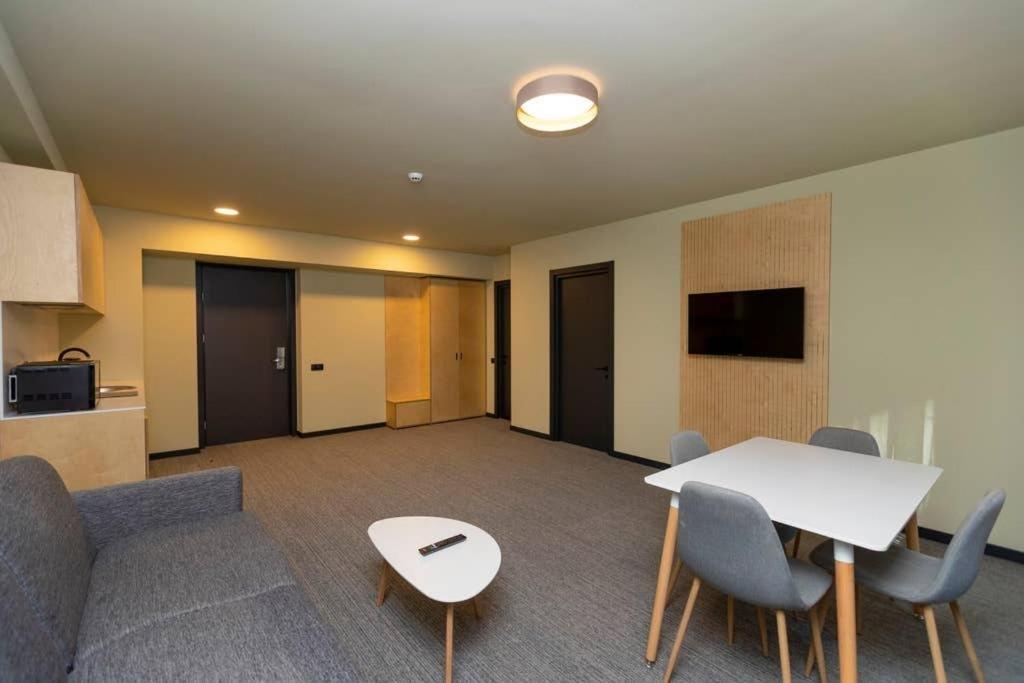 Бакуриани: Stylish Ski In Ski Out 1Br Hotel Apt. Near Rooms Hotel In The Hills Of Bakuriani