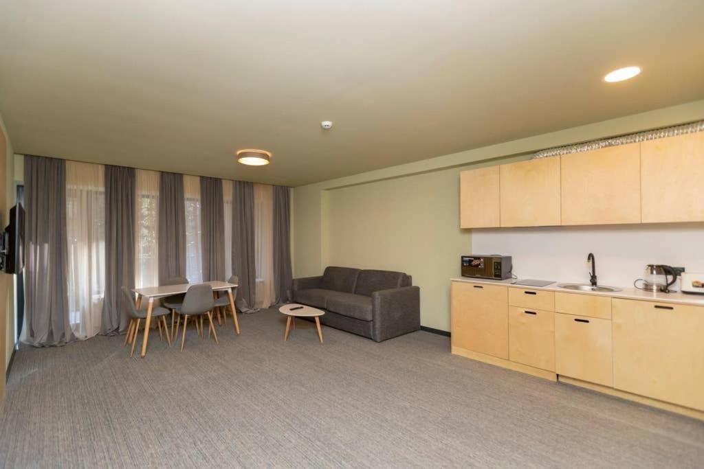 Бакуриани: Stylish Ski In Ski Out 1Br Hotel Apt. Near Rooms Hotel In The Hills Of Bakuriani