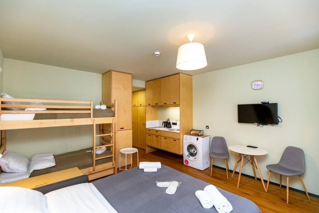 Бакуриани: Stylish Hotel Apartment Near Rooms Hotel For 4 Persons In Bakuriani