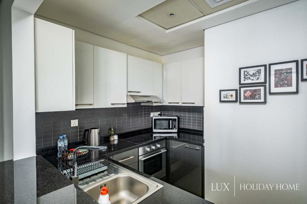 Дубай: LUX - The Modern Dubai Marina Suite 2
