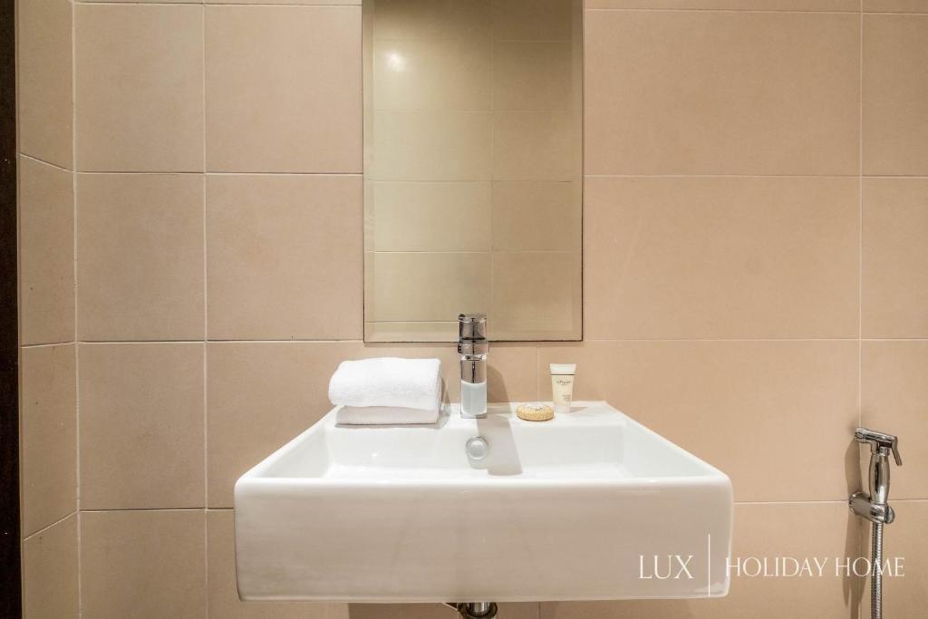 Дубай: LUX - The Modern Dubai Marina Suite 2
