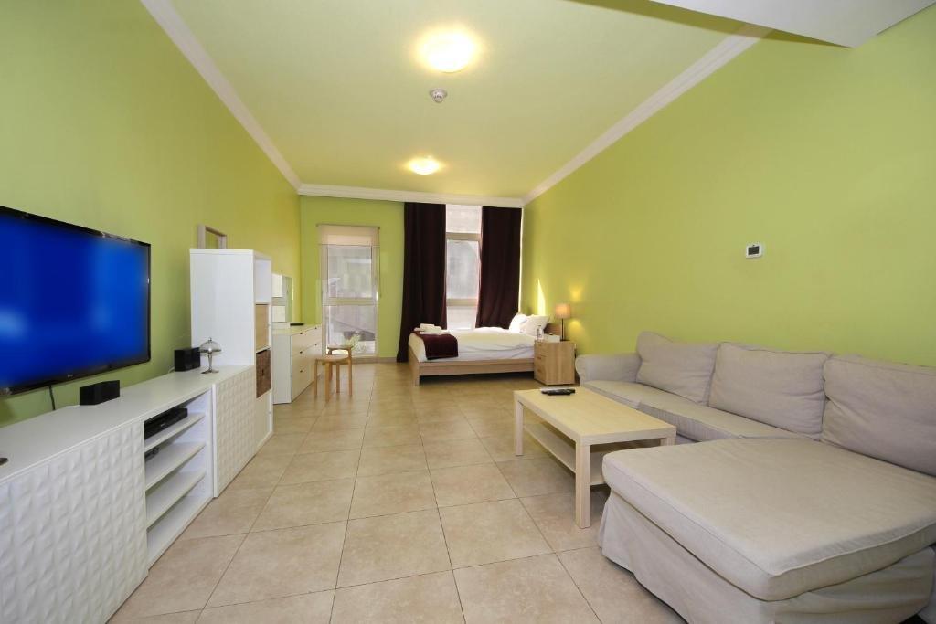 Дубай: Signature Holiday Homes- Studio Apartment Venetian Tower