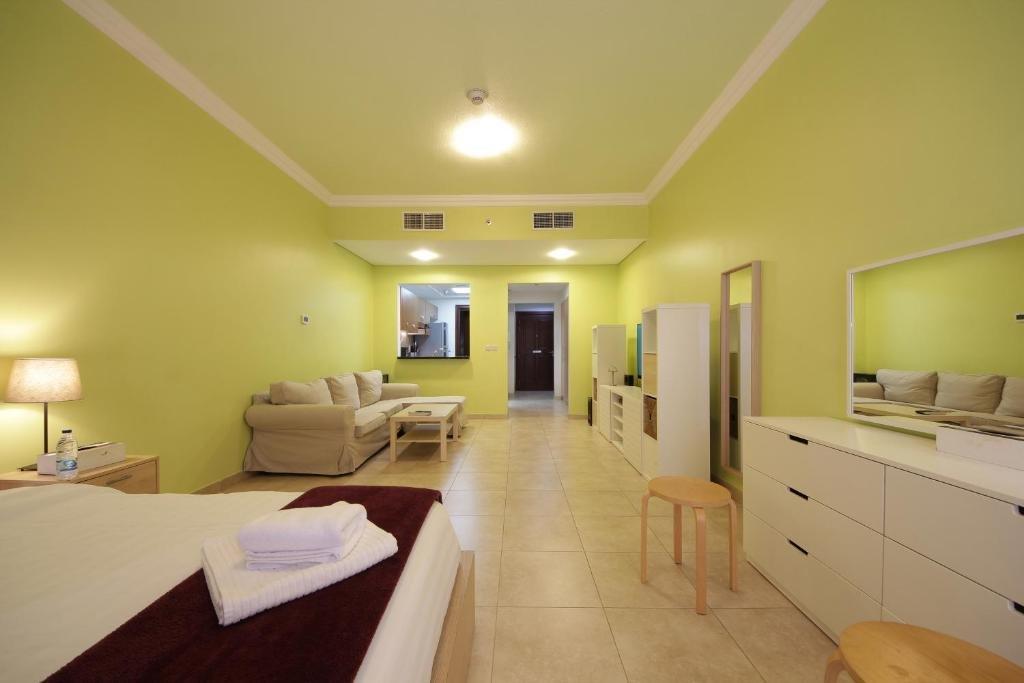 Дубай: Signature Holiday Homes- Studio Apartment Venetian Tower