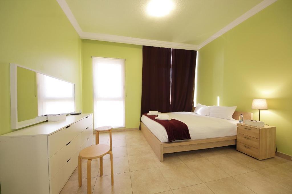 Дубай: Signature Holiday Homes- Studio Apartment Venetian Tower