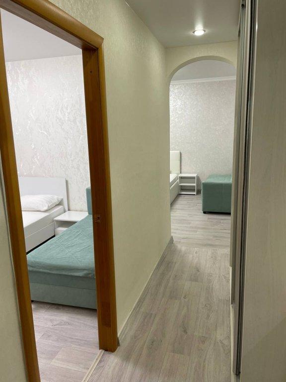 Новый Уренгой: Апартаменты МИР, пр-кт Ленинградский 14