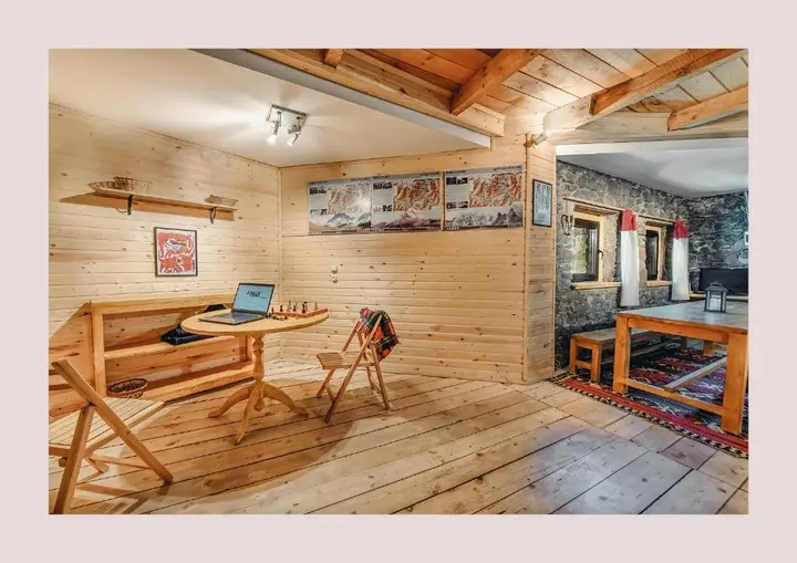 Степанцминда: Kazbegi Hut
