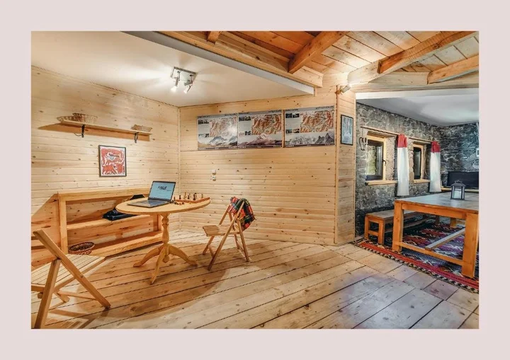 Степанцминда: Kazbegi Hut