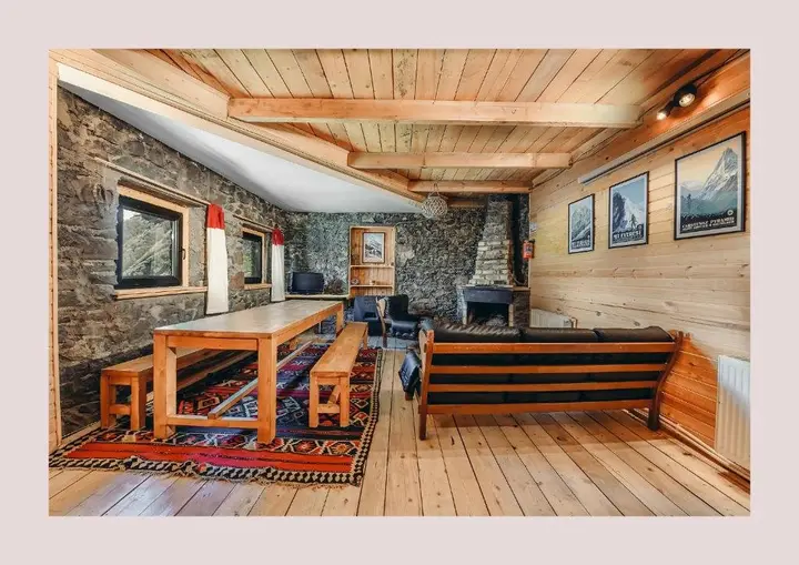 Степанцминда: Kazbegi Hut