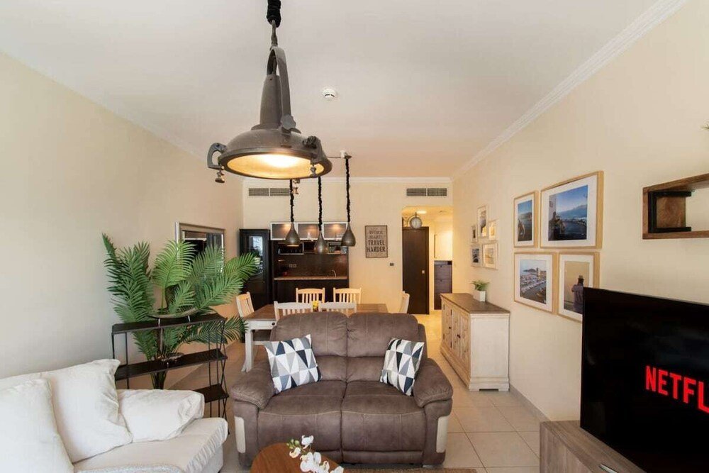 Дубай: Ideal Apt in Marina, Steps Away From the Beach!