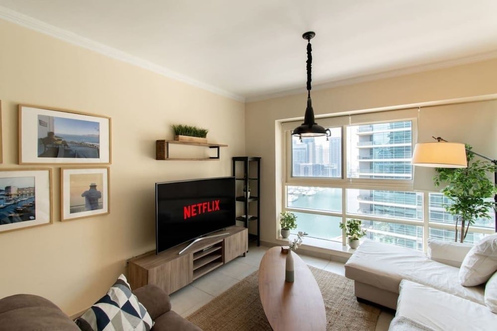 Дубай: Ideal Apt in Marina, Steps Away From the Beach!