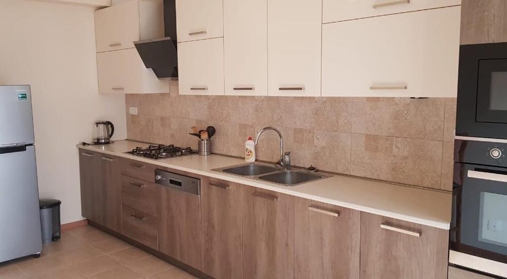 Modern 3 Room Flat, City Centre. Picturesque Views, Tbilisi, Georgia — фото 1