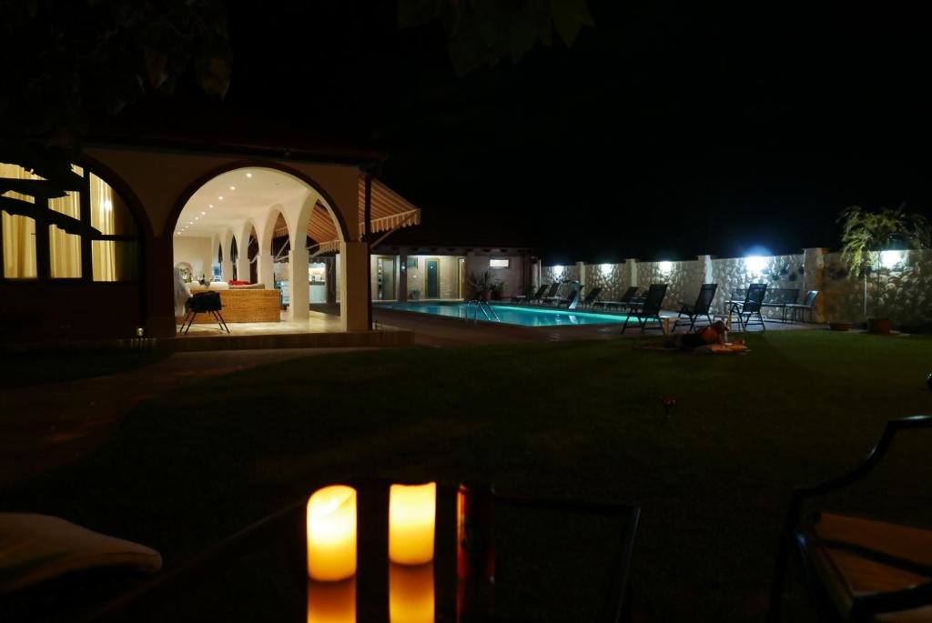 Кварели: Pawlonia Villa