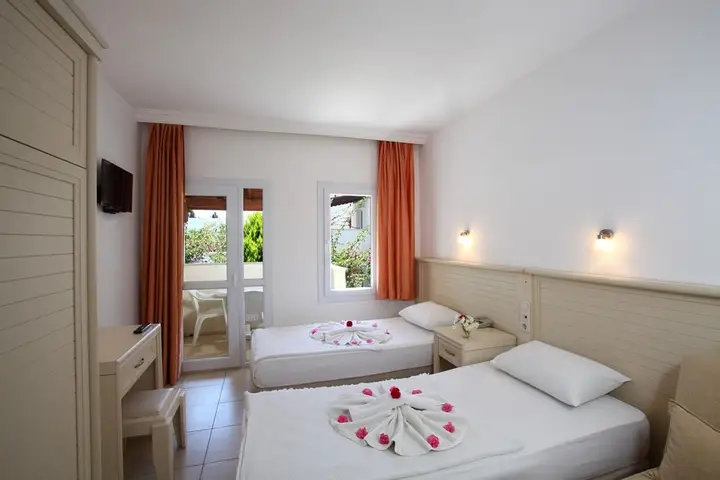 Summer Garden Suites&Beach Hotel — фото 1