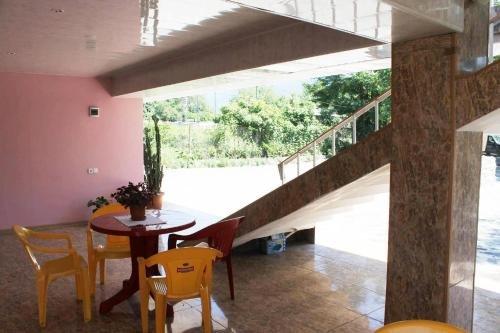 Кварели: Betti Hotel