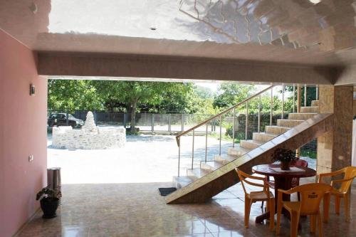 Кварели: Betti Hotel
