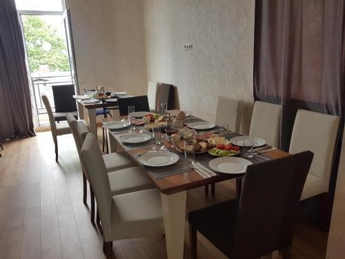 Зестафони: Black Sea hotel