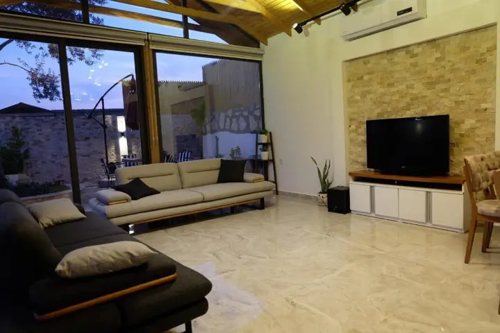 Исламлар: Marvelous Secluded Villa with Jacuzzi Private Pool and a Spacious Backyard in Kalkan