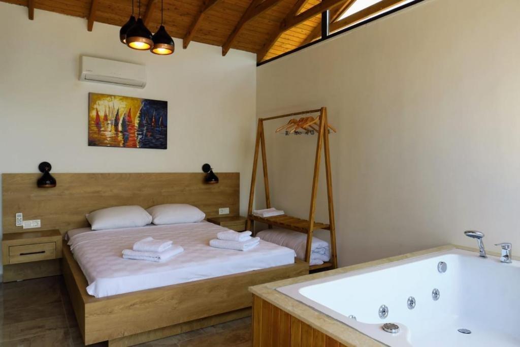 Исламлар: Marvelous Secluded Villa with Jacuzzi Private Pool and a Spacious Backyard in Kalkan