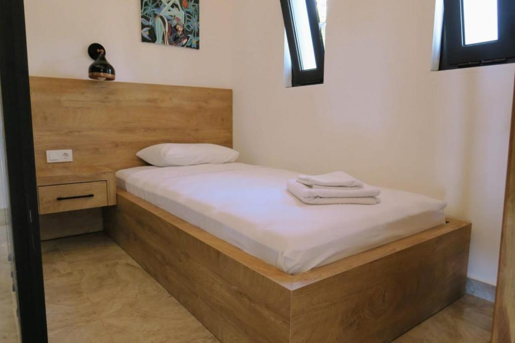 Marvelous Secluded Villa with Jacuzzi Private Pool and a Spacious Backyard in Kalkan — фото 6