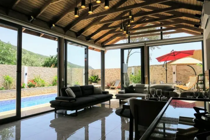 Исламлар: Marvelous Secluded Villa with Jacuzzi Private Pool and a Spacious Backyard in Kalkan