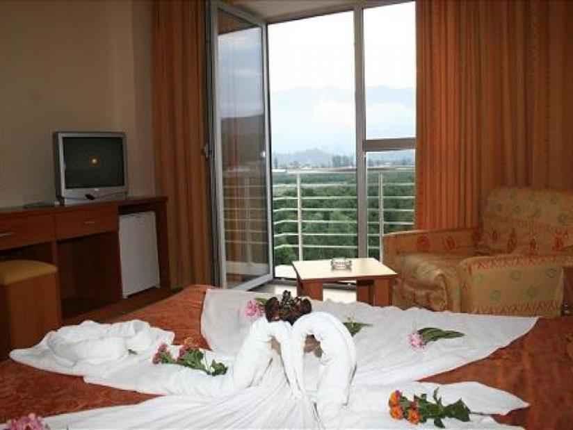 Кемер: Aura Resort