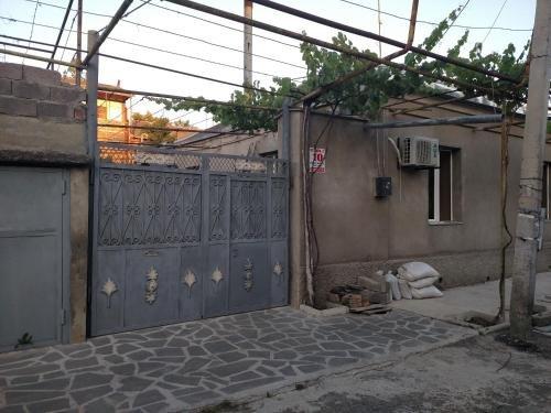 Гори: Guesthouse Kosta
