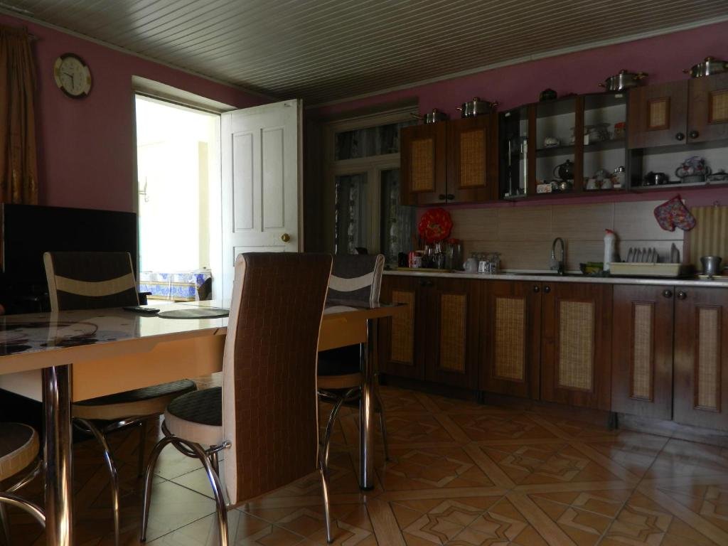 Местиа: alex house